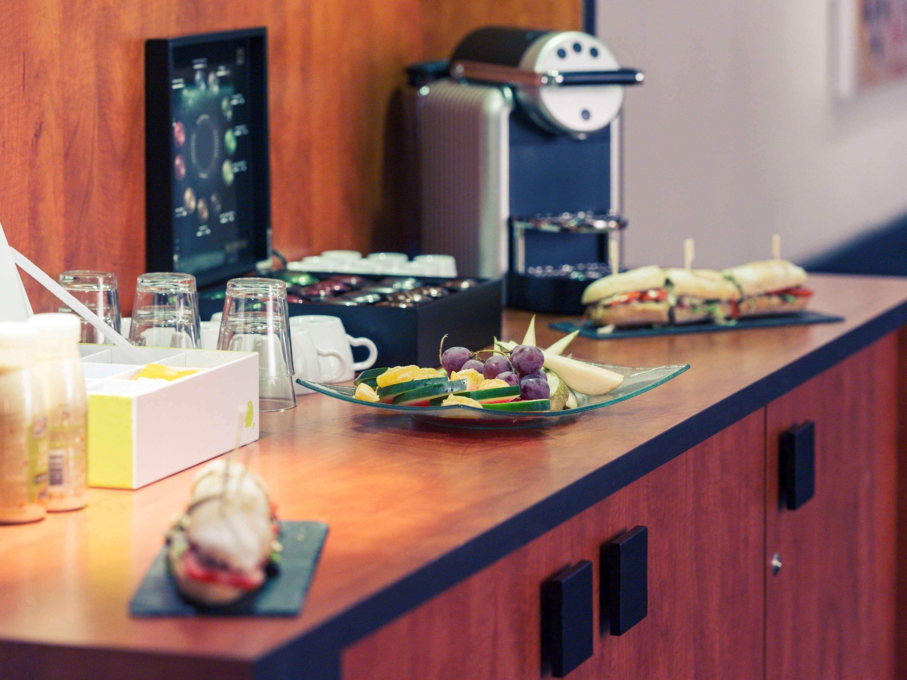 Mercure Maurepas Saint Quentin Bagian luar foto
