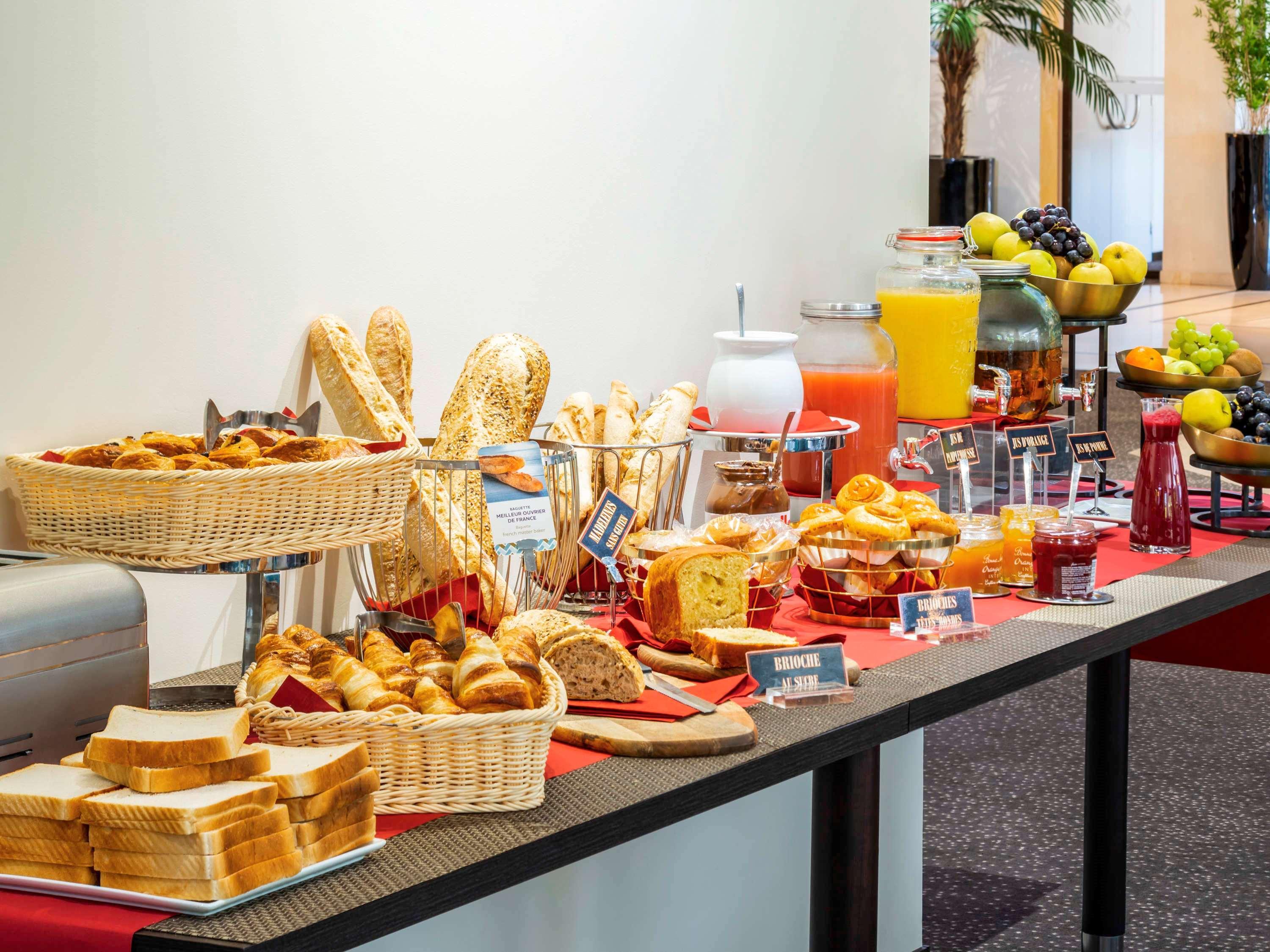Mercure Maurepas Saint Quentin Bagian luar foto