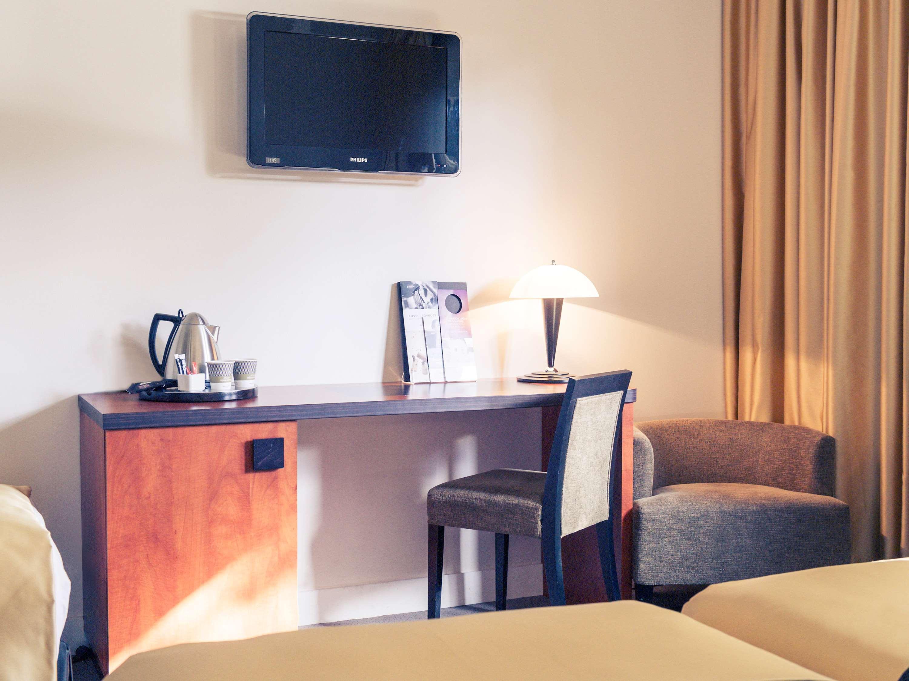 Mercure Maurepas Saint Quentin Bagian luar foto
