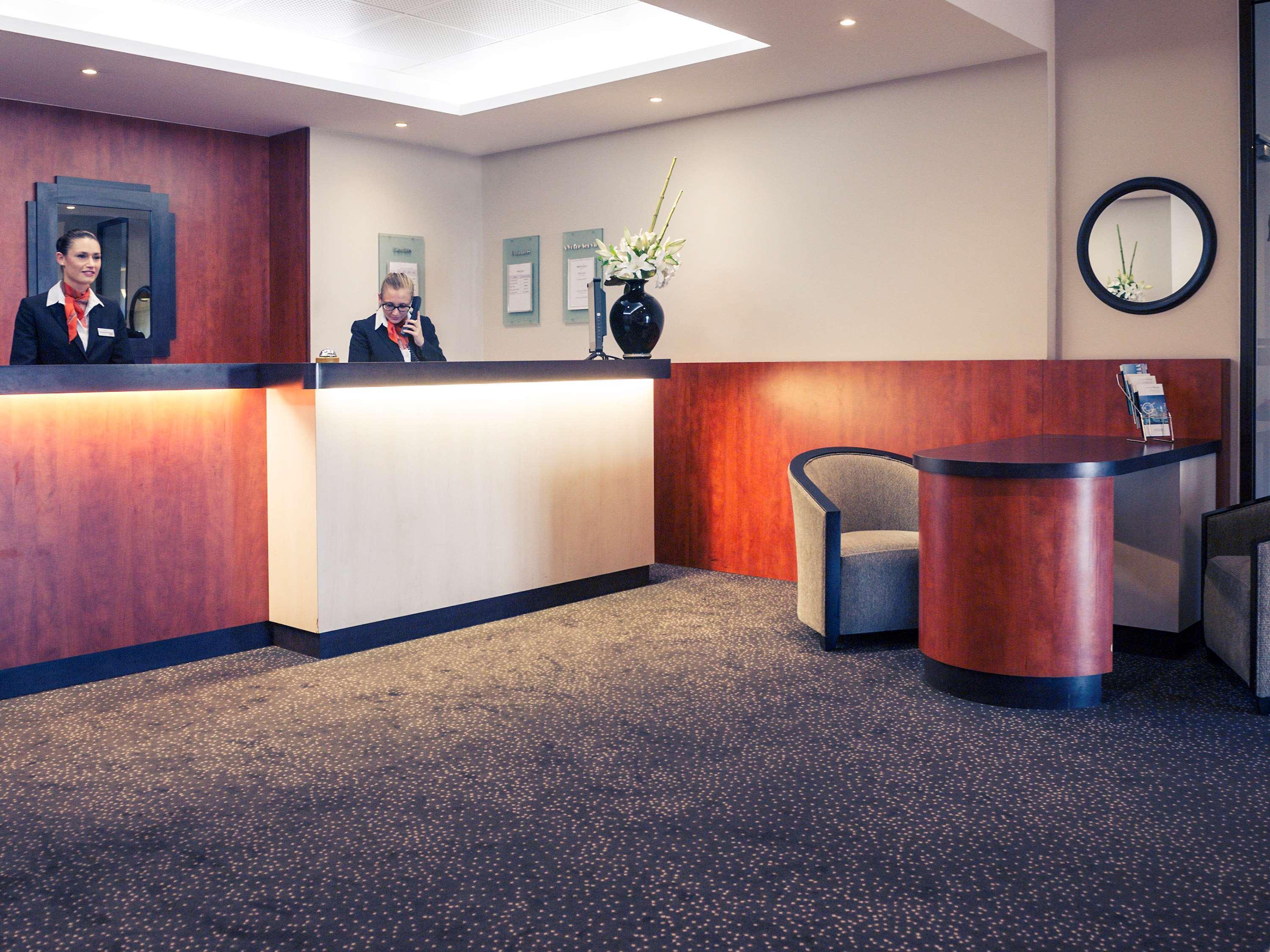 Mercure Maurepas Saint Quentin Bagian luar foto