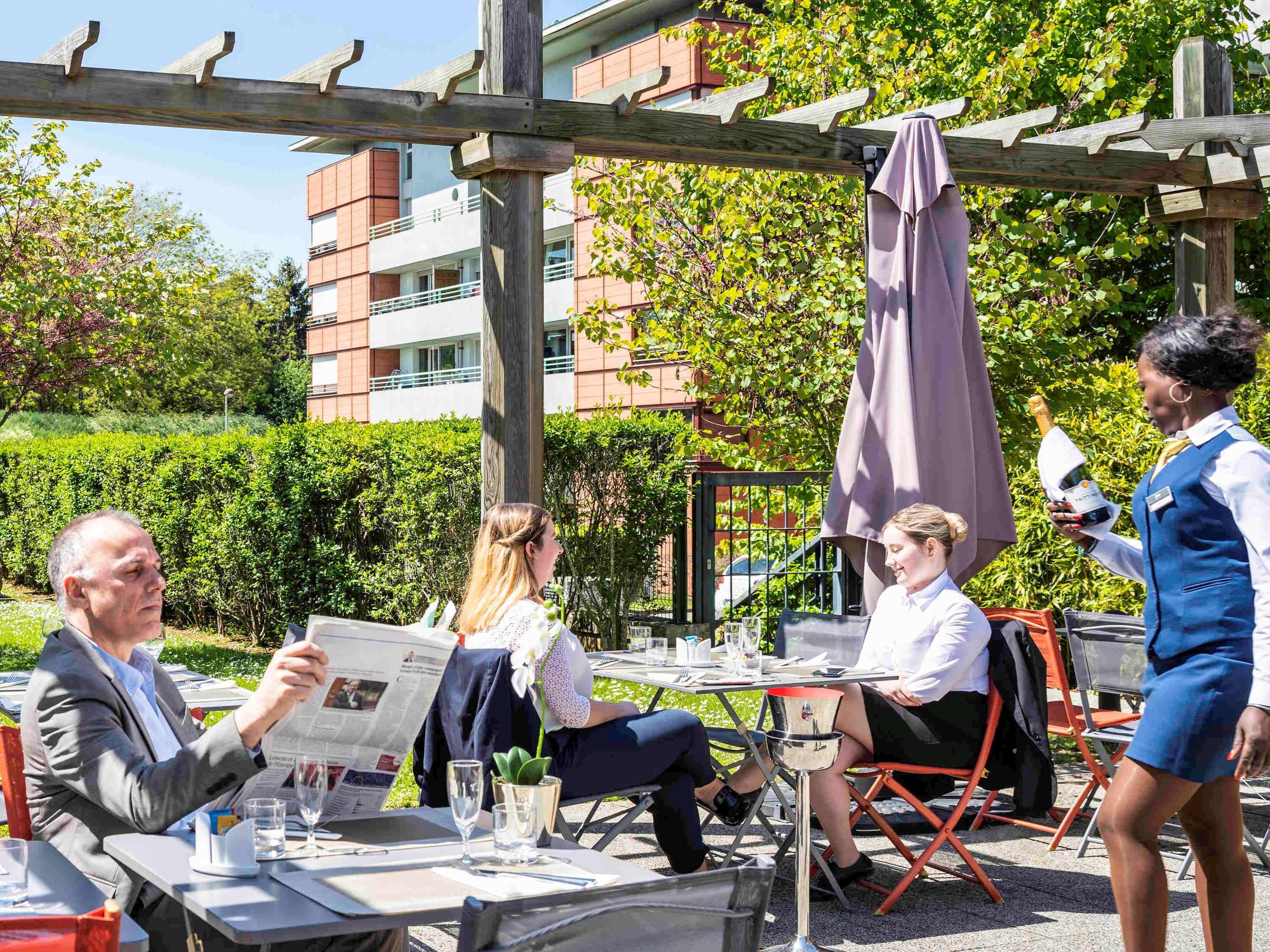Mercure Maurepas Saint Quentin Bagian luar foto