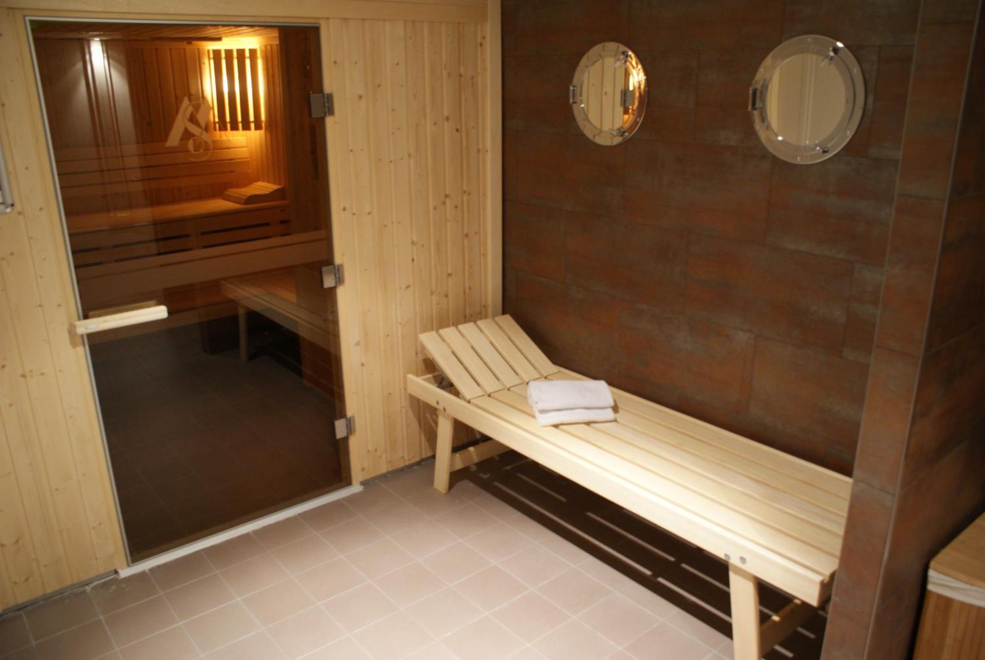 Mercure Maurepas Saint Quentin Bagian luar foto