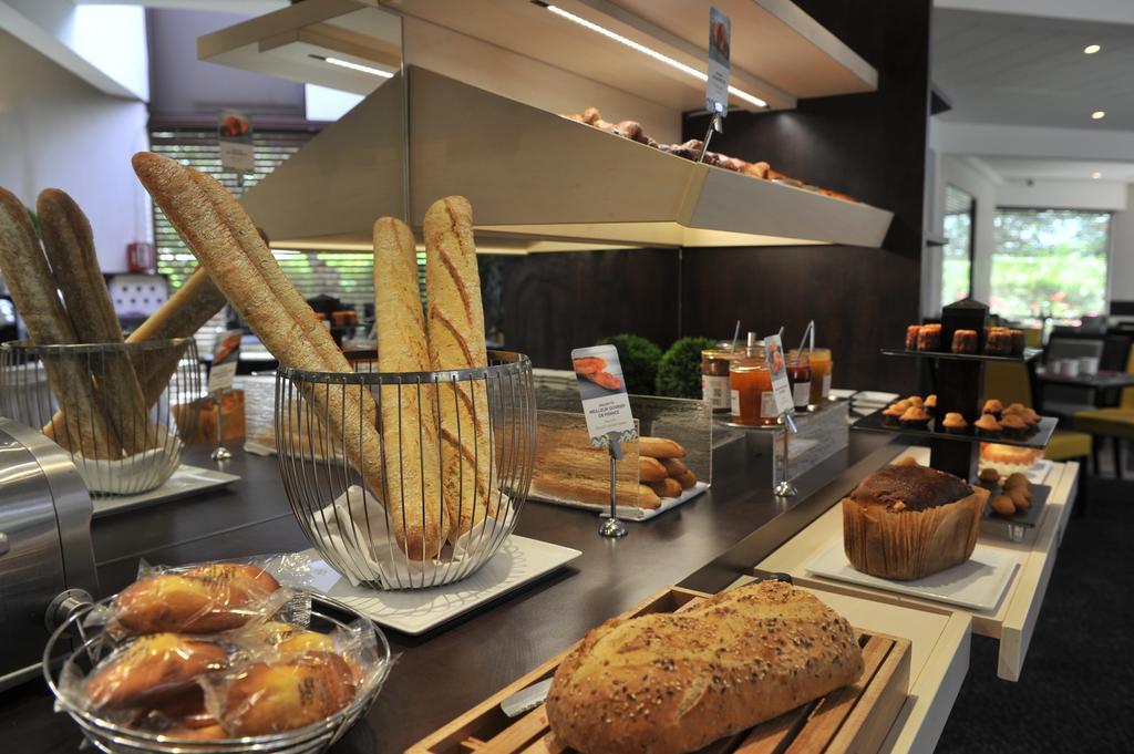 Mercure Maurepas Saint Quentin Bagian luar foto