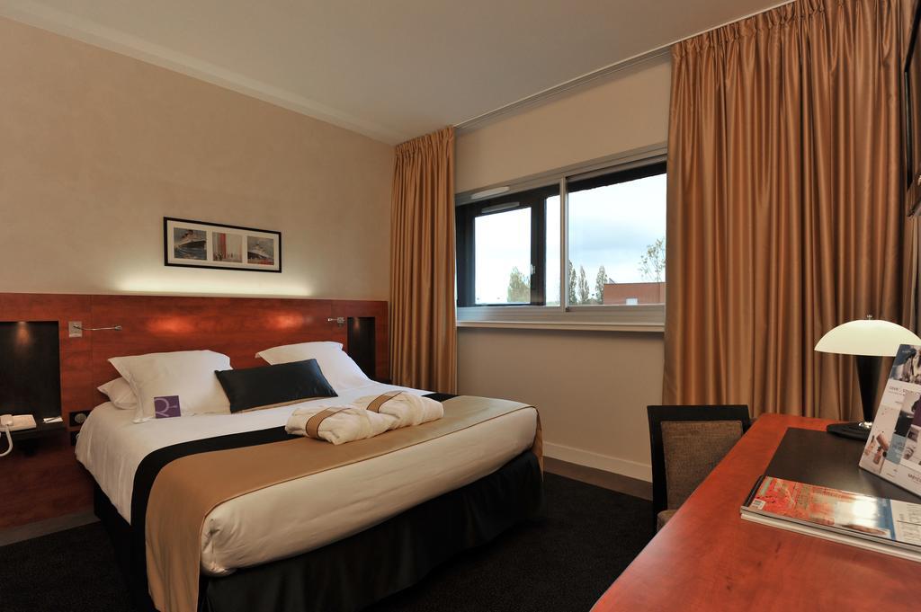 Mercure Maurepas Saint Quentin Bagian luar foto