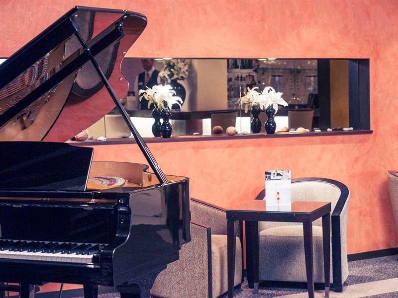 Mercure Maurepas Saint Quentin Bagian luar foto